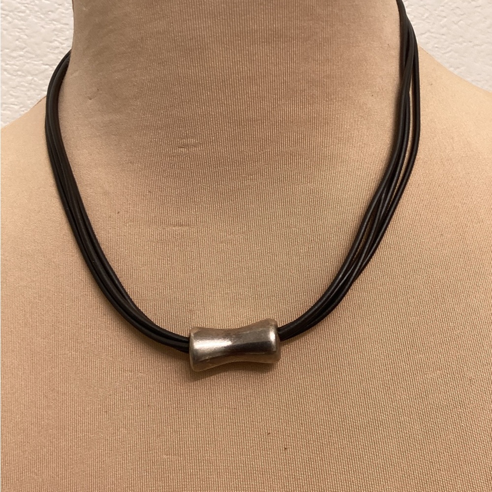 Elegant Black Necklace with Silver Accent